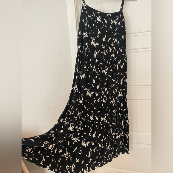 GAP midi dress with abstract design (size 6) - EUC - Picture 3 of 6